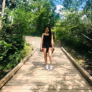 Meet your Posher, Mirella